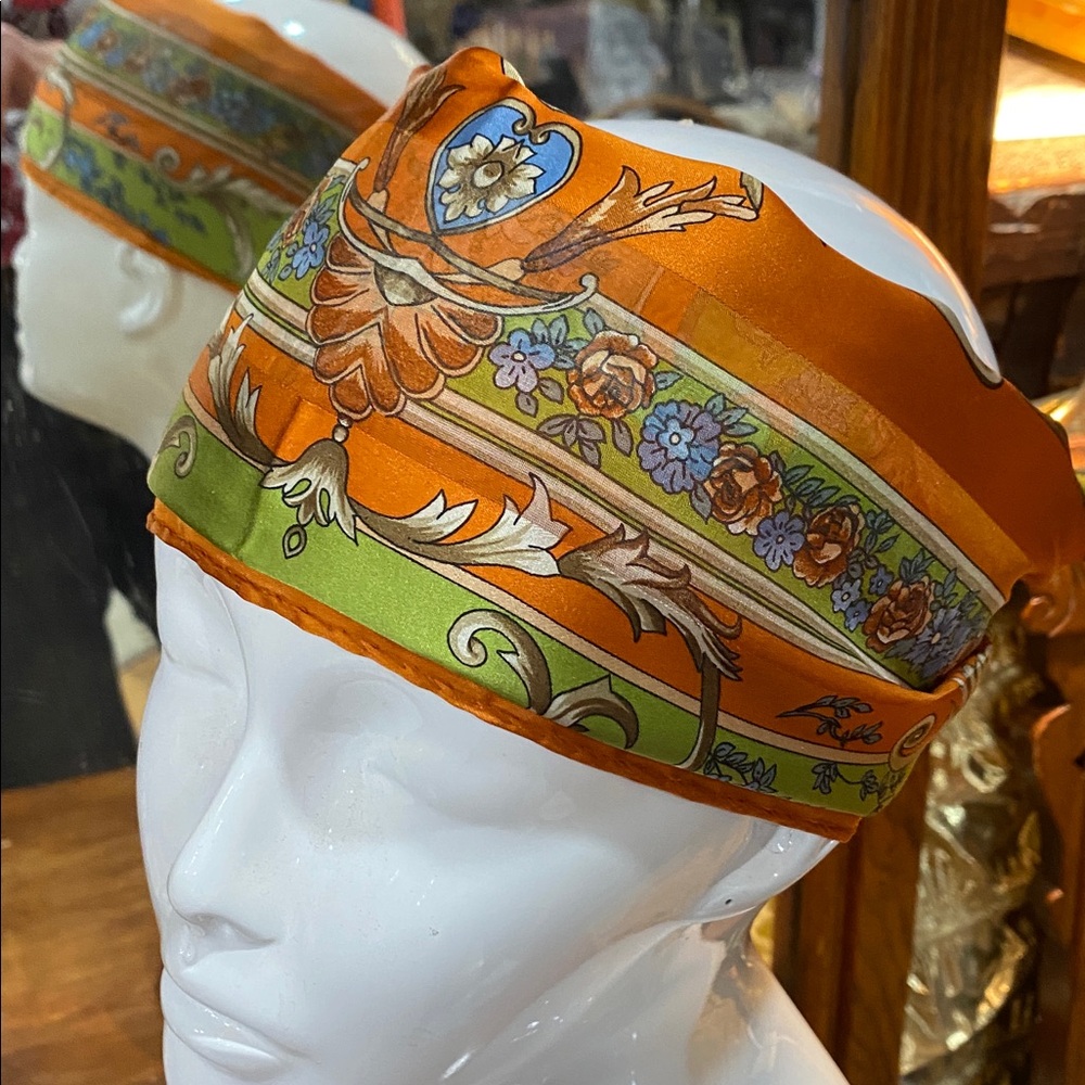 Vibrant Orange & Green Medallion Silk Scarf 34 x 34 inch
NWOTs 100% Silk - Picture 2 of 7